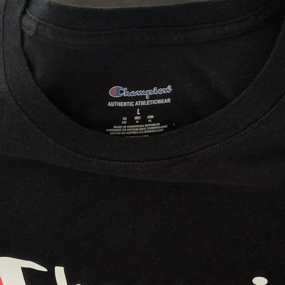 Men's champion tshirt size large - Picture 3 of 4